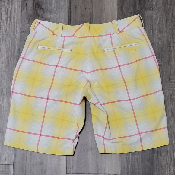 Nike Dri Fit Golf Bermuda Plaid Shorts - Picture 2 of 11